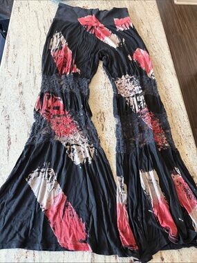 T Party Fashion Black Floral Print Lace Panel Bell Bottom Leggings